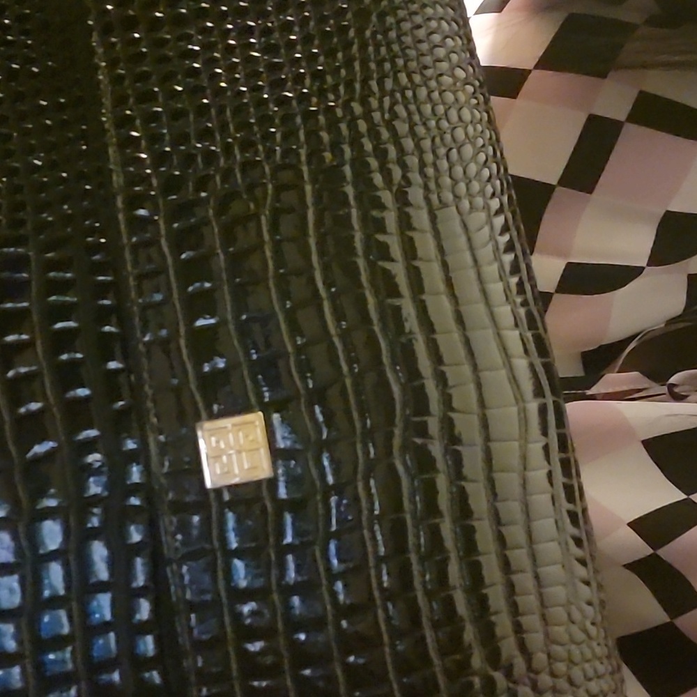 Givenchy Toiletry - Picture 16 of 16
